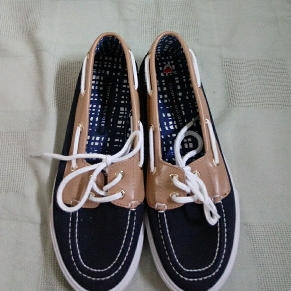 tommy hilfiger womens boat shoes